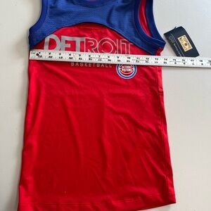 Detroit Pistons women’s  Red Basketball Tank Top size medium new
